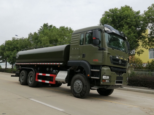 重汽豪沃400馬力-六驅(qū)綠化噴灑車