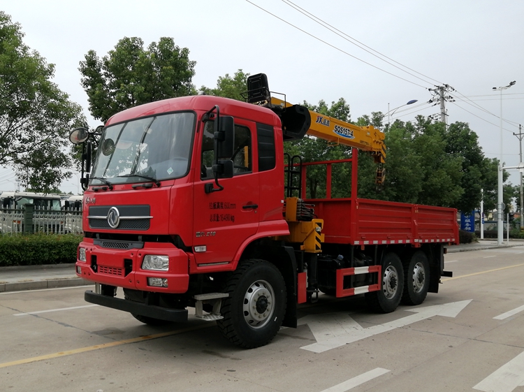 東風(fēng)六驅(qū)210馬力-隨車起重運(yùn)輸車