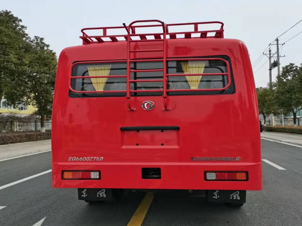 東風(fēng)四驅(qū)17座越野客車
