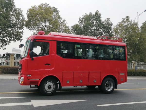 東風(fēng)四驅(qū)17座越野客車