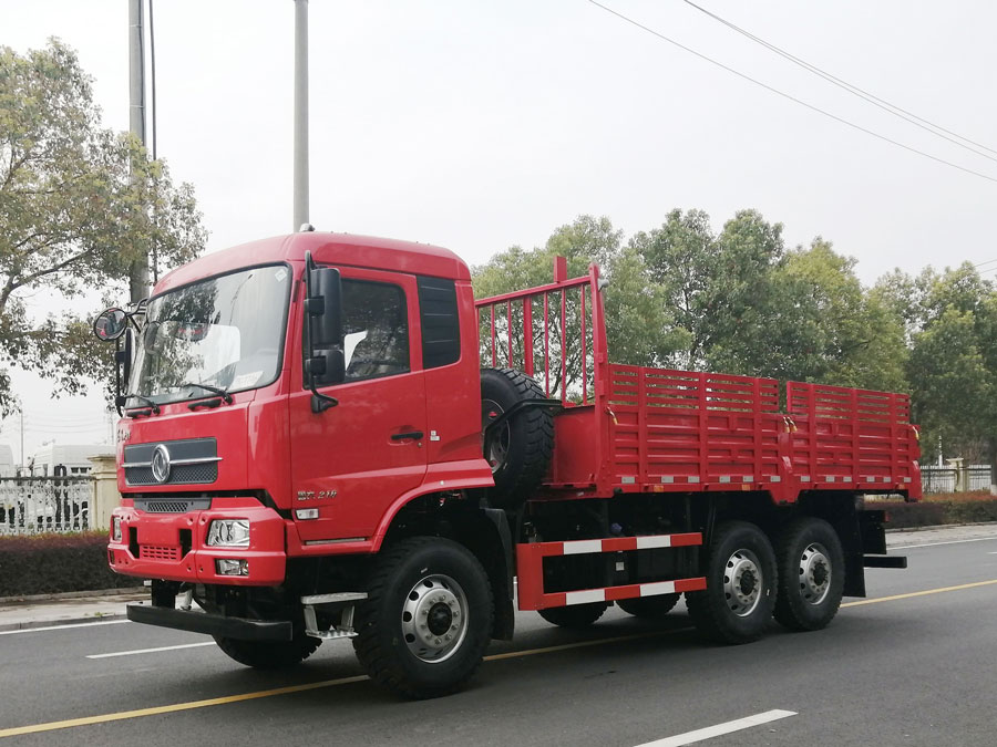 六驅(qū)210馬力越野載貨車