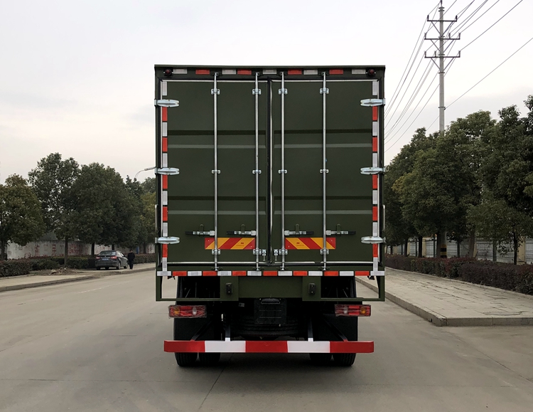 國六-六驅(qū)越野廂式運輸車